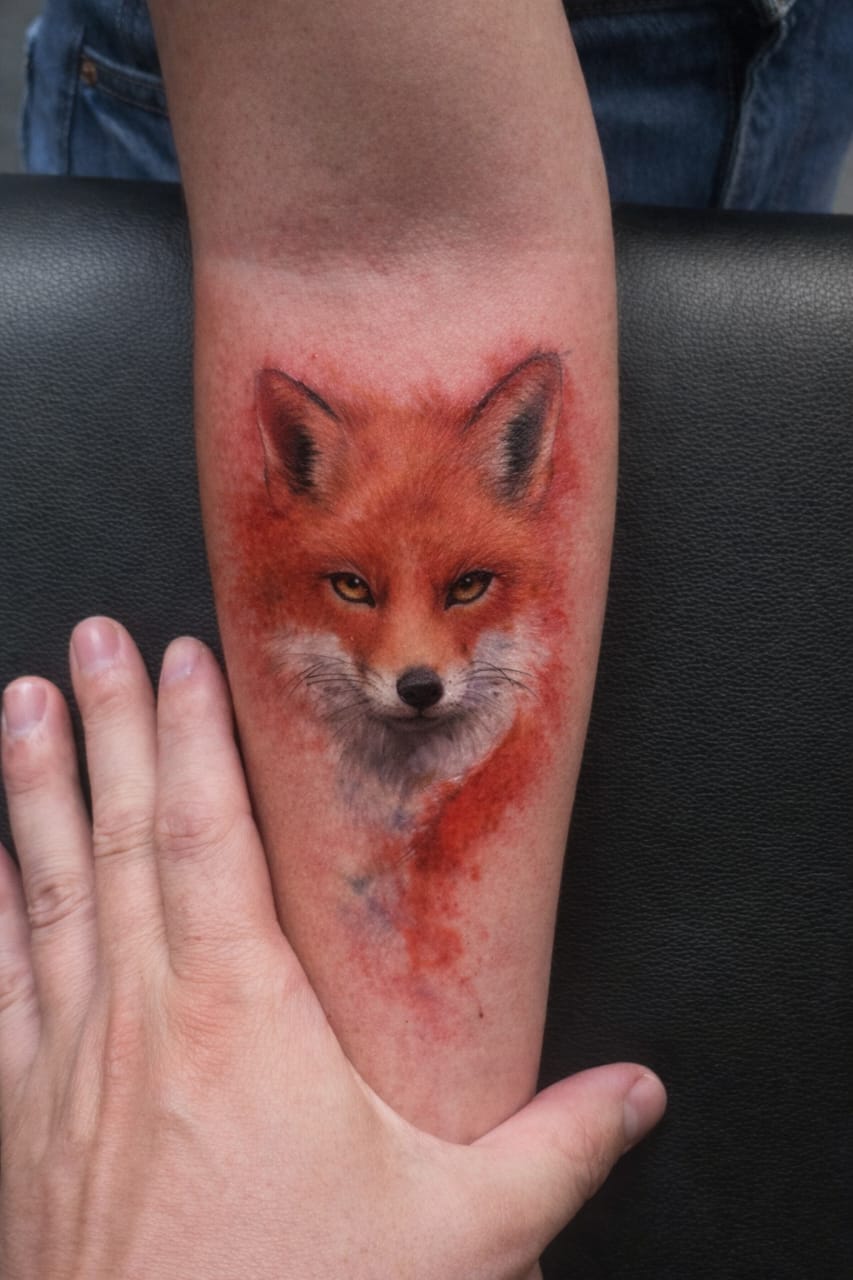 Color watercolor fox on arm